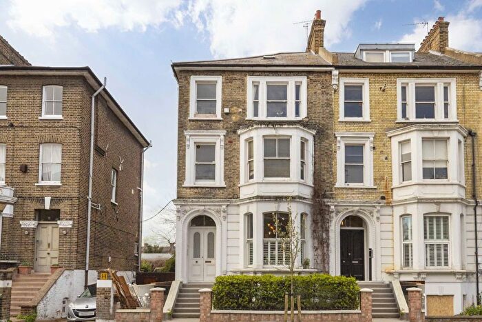 2 Bedroom Flat To Rent In Gauden Road, London, SW4