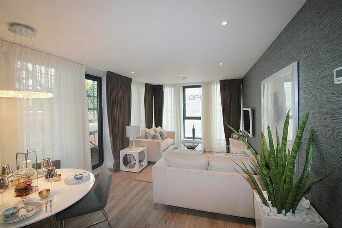 1 Bedroom Flat To Rent In -, Lower Richmond Road, Mortlake, TW9