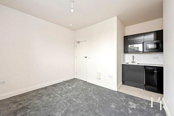 Flat To Rent In New Church Road, Hove, BN3
