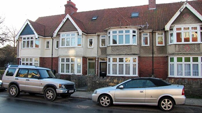 2 Bedroom Flat To Rent In Kings Road West, Swanage, Dorset, BH19