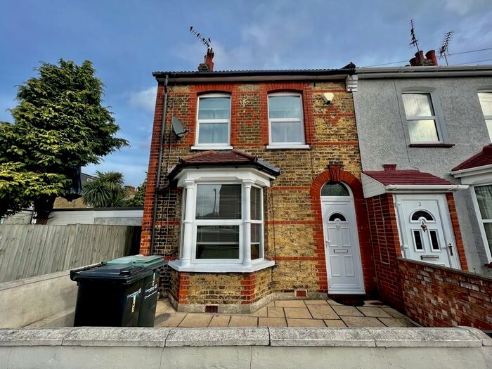 2 Bedroom End Of Terrace House To Rent In Northcote Road Gravesend, DA11