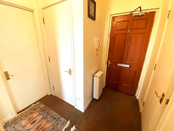 1 Bedroom Flat For Sale In High Street, Hounslow, TW3