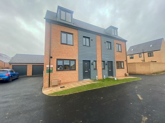 4 Bedroom House To Rent In Thornton Avenue, Barton Seagrave, Barton Seagrave, NN15