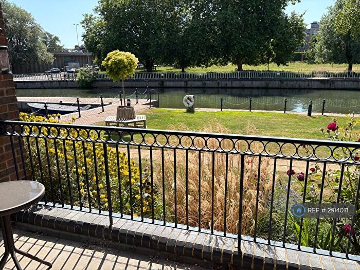 2 Bedroom Flat To Rent In Mariners Way, Cambridge, CB4