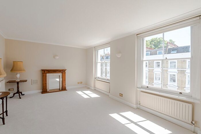 2 Bedroom Flat For Sale In Arundel Gardens, Notting Hill, London, W11