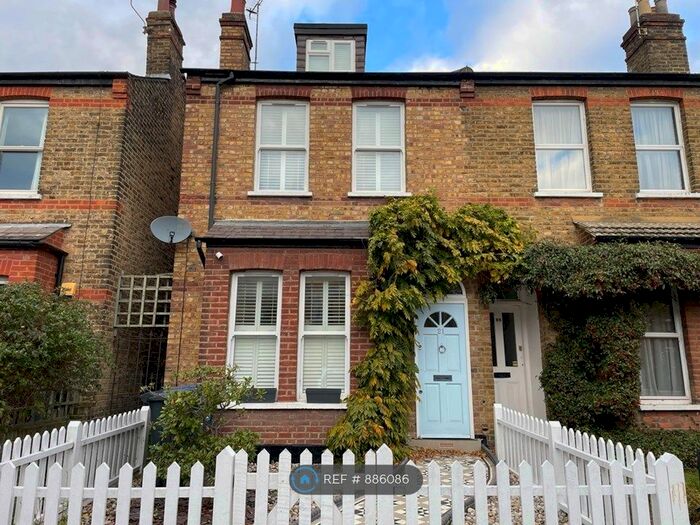3 Bedroom Semi-Detached House To Rent In Sunderland Road, London, W5