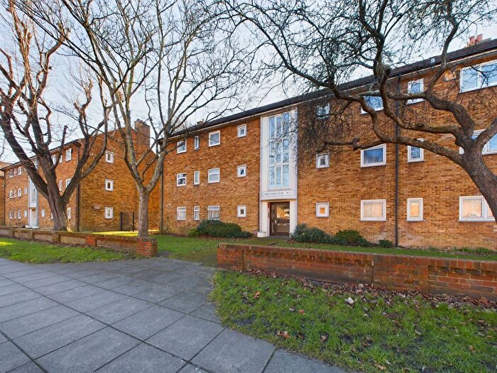 2 Bedroom Flat To Rent In Kings Road, Southsea, PO5