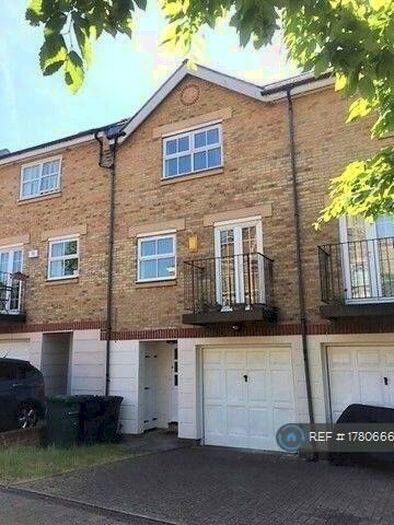 4 Bedroom Terraced House To Rent In Highgrove Close, London, N11