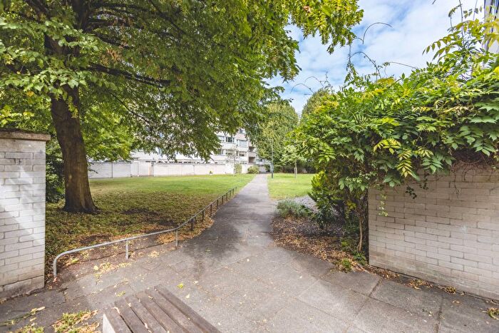1 Bedroom Flat To Rent In Mountbatten Square, Windsor, SL4