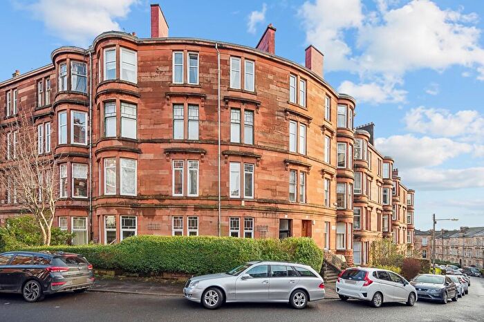 2 Bedroom Flat To Rent In Grantley Gardens, Flat -, Shawlands, Glasgow, G41