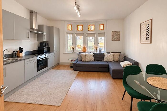 2 Bedroom Flat To Rent In Upper Richmond Road, London, SW15