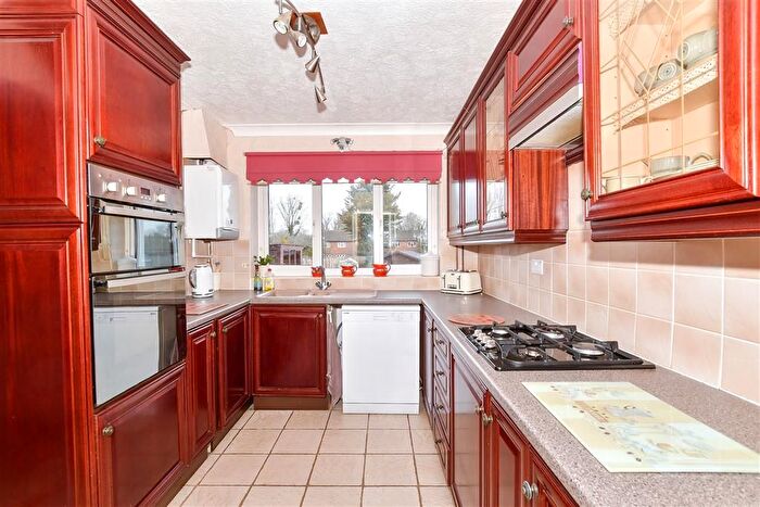 3 Bedroom Semi-Detached House For Sale In Cottenham Close, East Malling, West Malling, Kent, ME19