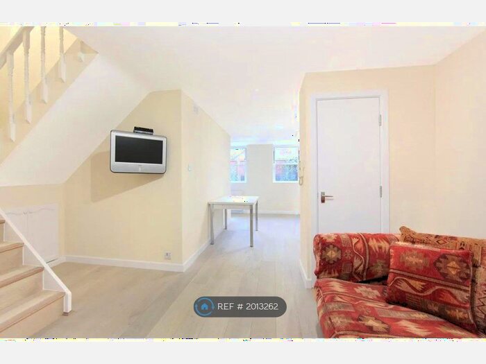 3 Bedroom Detached House To Rent In Tolchurch, London, W11