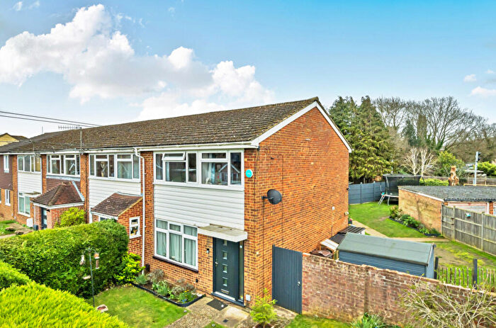 3 Bedroom End Of Terrace House For Sale In Birch Road, Farncombe, Surrey, GU7