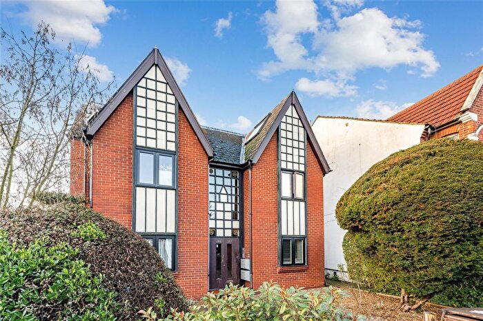 2 Bedroom Flat For Sale In St Margarets Road, St Margarets, TW1