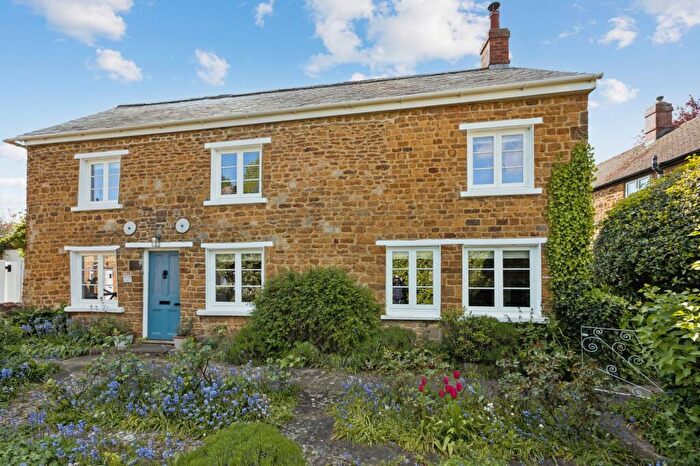 4 Bedroom Detached House For Sale In Philcote Street, Deddington, OX15