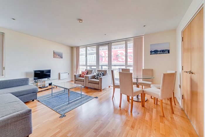 2 Bedroom Flat To Rent In Drayton Park, Highbury, London, N5