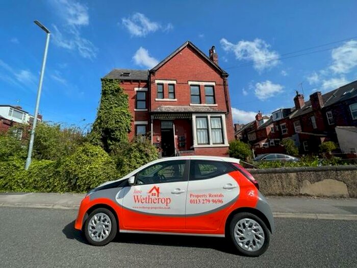 2 Bedroom Flat To Rent In Raynville Road, Leeds, West Yorkshire, LS13