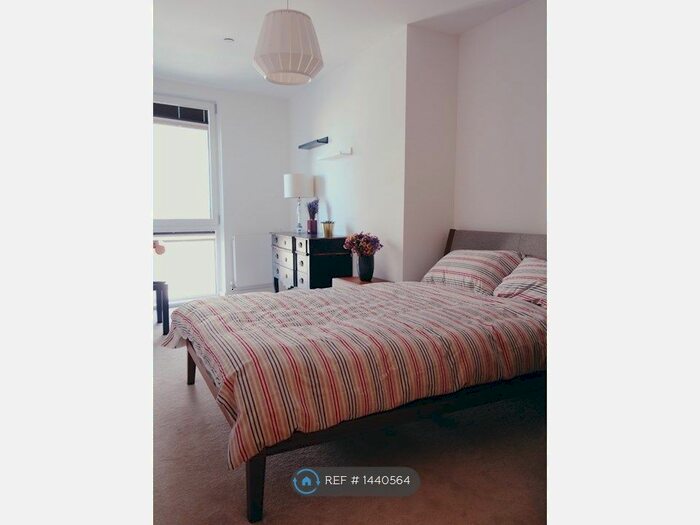 3 Bedroom Flat To Rent In Bellville House, London, SE10