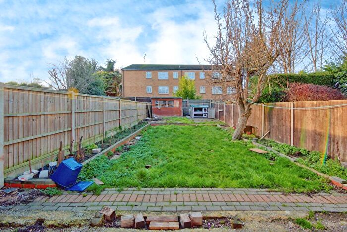 3 Bedroom End Of Terrace House For Sale In Rochester Drive, Westcliff-On-Sea, Essex, SS0
