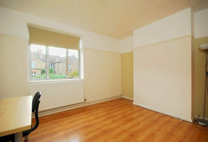 4 Bedroom Flat To Rent In Jebb Avenue, Brixton Hill, London, SW2