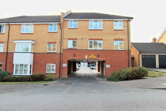 2 Bedroom Apartment To Rent In Plomer Avenue, Hoddesdon, EN11