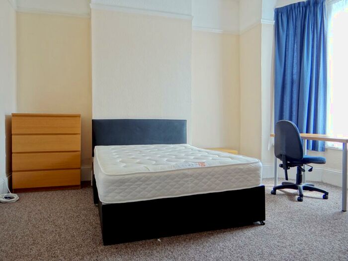 5 Bedroom House To Rent In Lawrence Road, Southsea, PO5