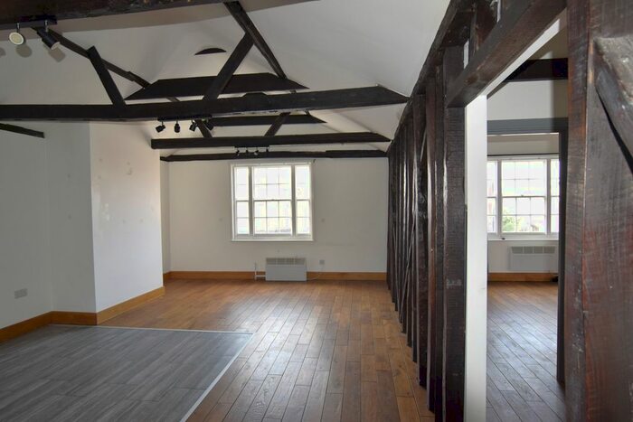 2 Bedroom Flat To Rent In East Street, Rochford, SS4