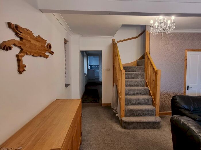 5 Bedroom House To Rent In Heol Y Gors, Ammanford, SA18