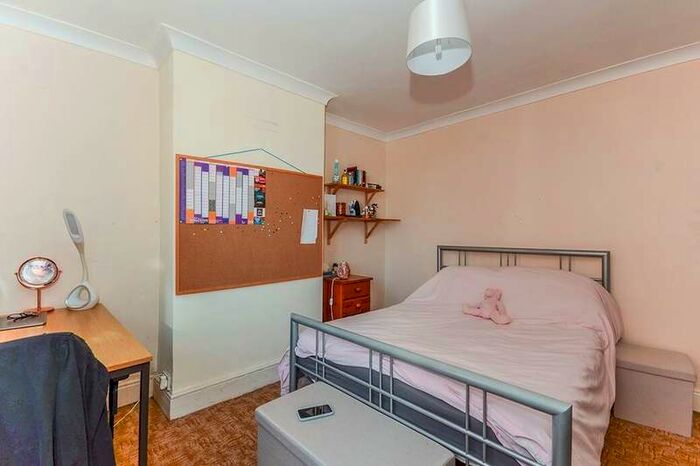 7 Bedroom Semi-Detached House To Rent In Hartley Avenue, Southampton, SO17