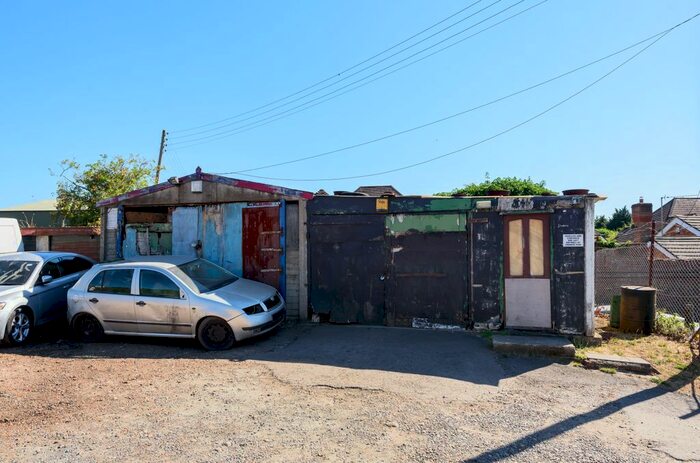 Garage / Parking To Rent In High Street, Green Street Green, BR6