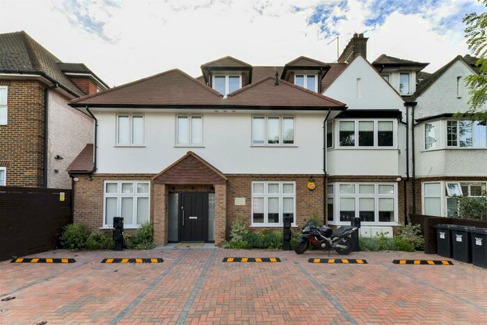 2 Bedroom Apartment To Rent In The Ridgeway, Golders Green, NW11