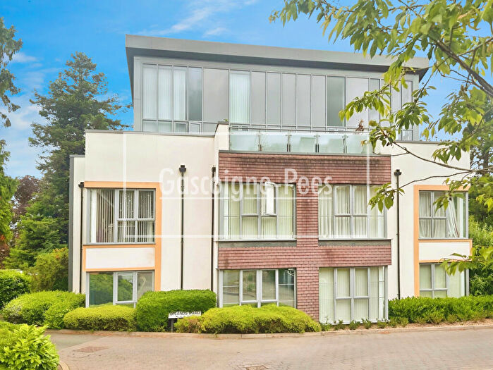 2 Bedroom Apartment To Rent In Boxgrove Gardens, Guildford, GU1