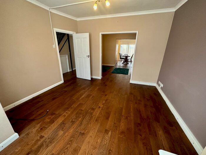 3 Bedroom Semi-Detached House To Rent In Evelyn Grove, Southall, UB1