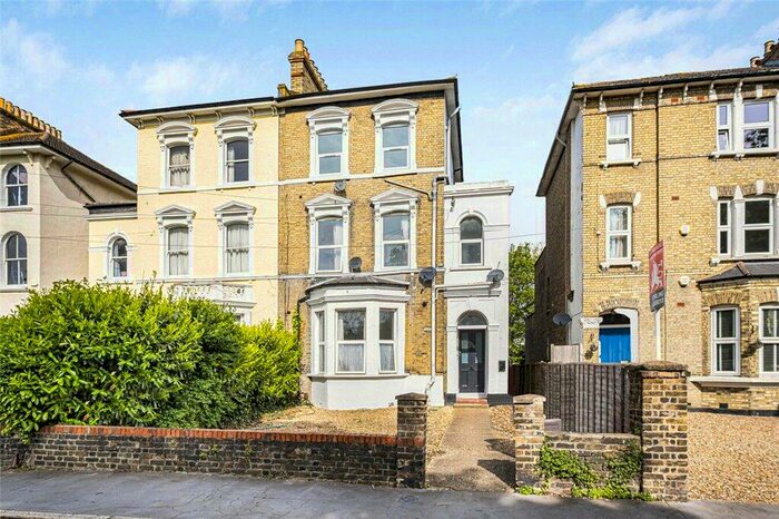 1 Bedroom Apartment For Sale In Woodside Green, London, SE25