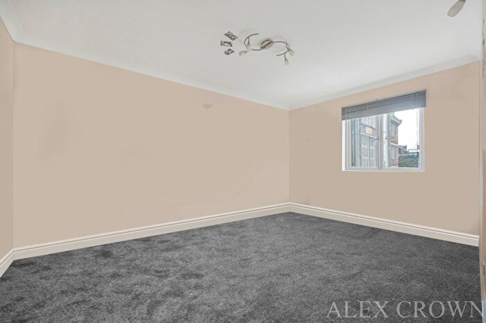 3 Bedroom Flat To Rent In High Road, London, N17