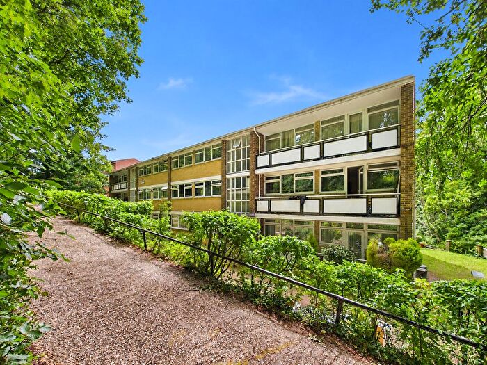 2 Bedroom Flat For Sale In Westhall Road, Warlingham, CR6
