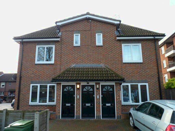 2 Bedroom Flat To Rent In Abbeyfield Road, London, SE16
