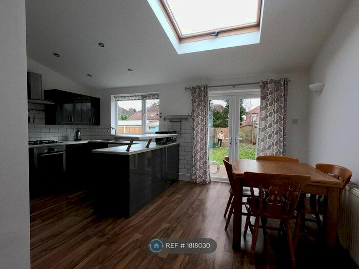 3 Bedroom Semi-Detached House To Rent In Ashdene Road, Manchester, M20