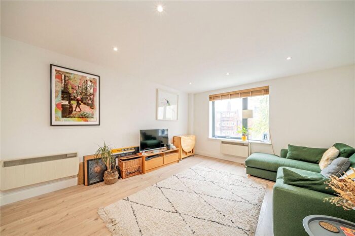 1 Bedroom Flat To Rent In Clapham Park Road, London, SW4