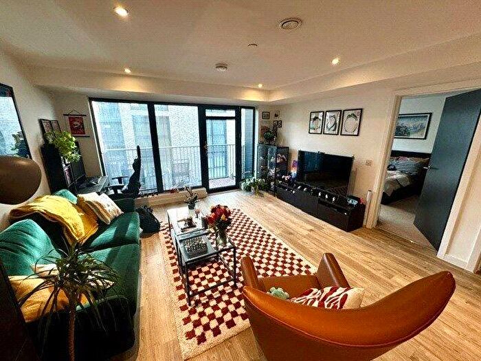 1 Bedroom Apartment For Sale In Herschel Street, Slough, Berkshire, SL1
