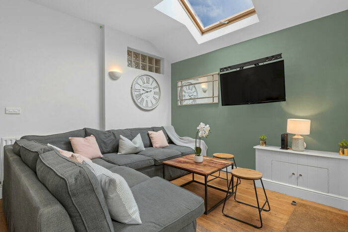 7 Bedroom Terraced House To Rent In Teversal Avenue, Nottingham, NG7