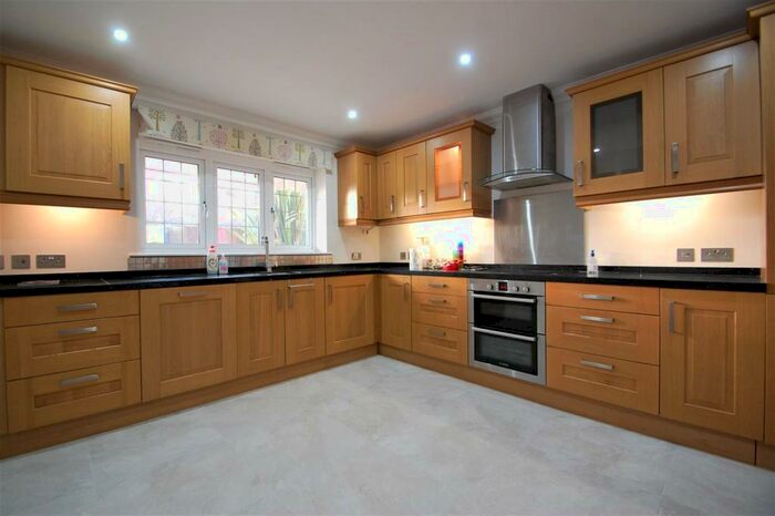 5 Bedroom Detached House To Rent In Winchester Road, Petersfield, GU32