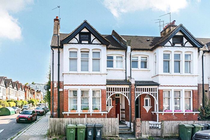 2 Bedroom Flat To Rent In Dumbarton Road, Brixton Hill, London, SW2