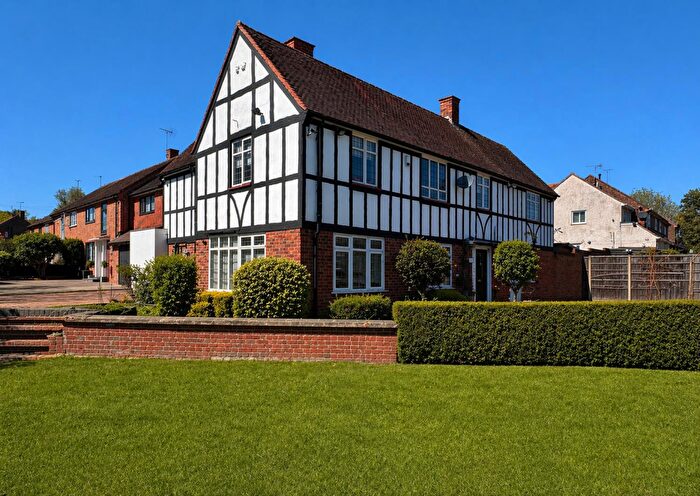 5 Bedroom Detached House For Sale In Tees Drive, Noak Hill, Romford, RM3