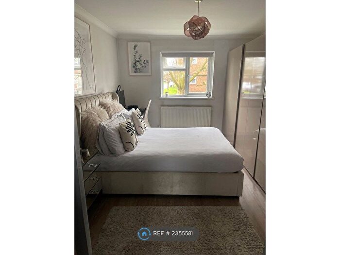 1 Bedroom Flat To Rent In Caneland Court, Waltham Abbey, EN9