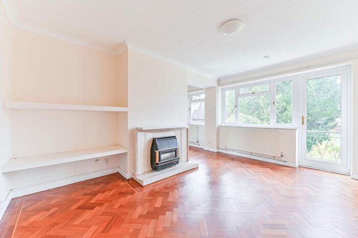 2 Bedroom Flat To Rent In Basildon Close, Sutton, SM2