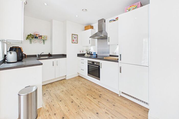 1 Bedroom Flat For Sale In Harrison House, The Embankment, HP3