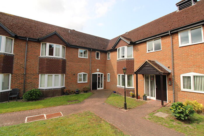 2 Bedroom Apartment For Sale In Ferndale Court, Thatcham, RG19