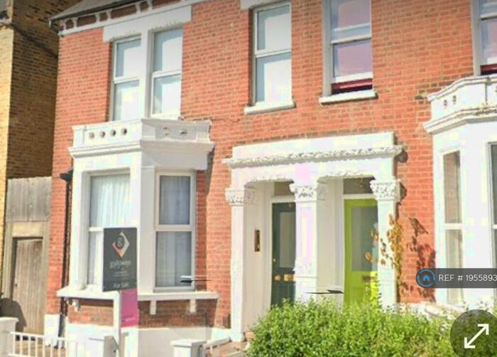 2 Bedroom Flat To Rent In Thurlestone Road, London, SE27